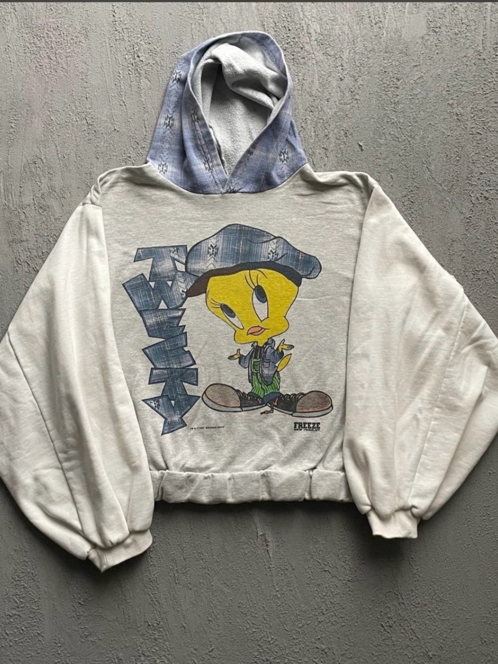 Vintage  tweety bird  graphic hoodie unisex  large  grey 1990s freeze